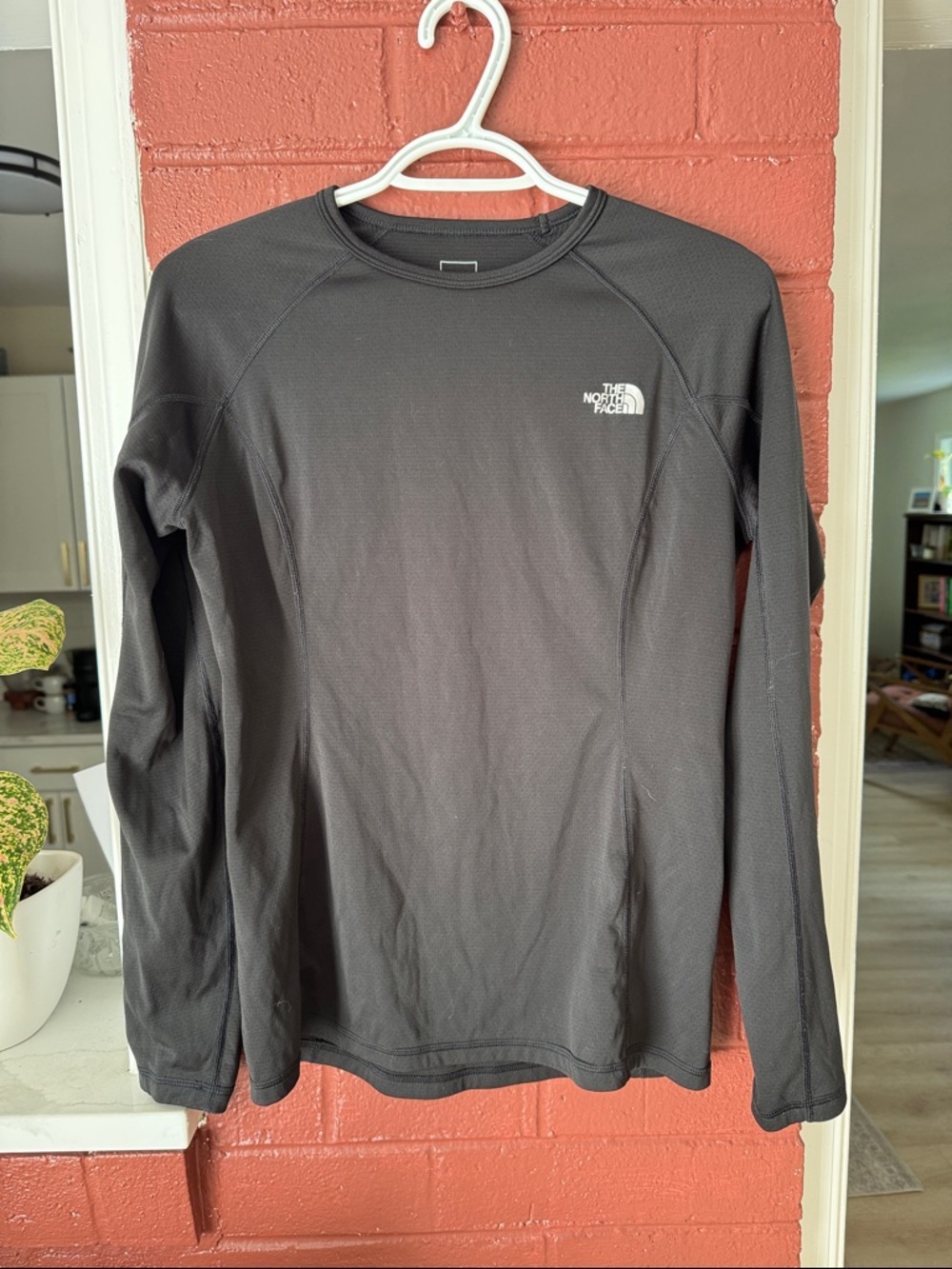 The North Face Women’s Long-Sleeve Black Crewneck